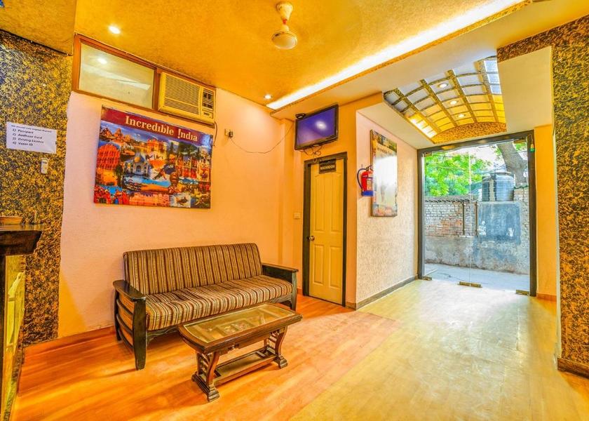 Delhi Delhi Lobby