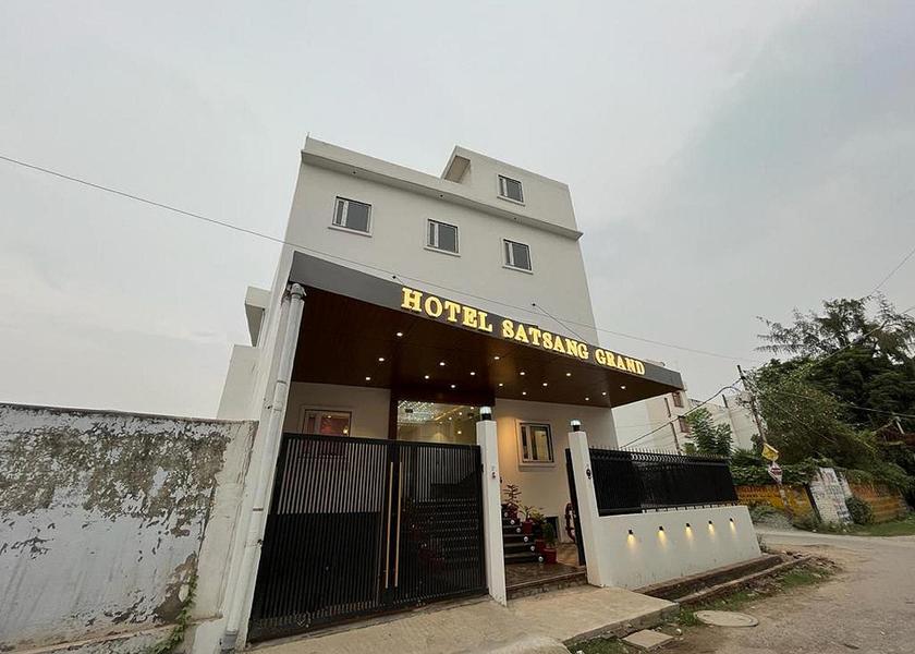 Uttar Pradesh Varanasi exterior view