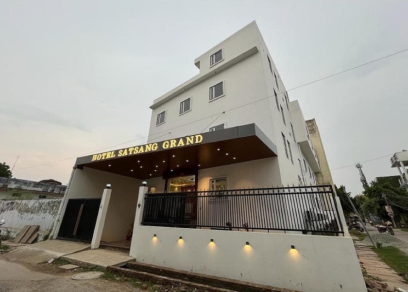 Uttar Pradesh Varanasi exterior view