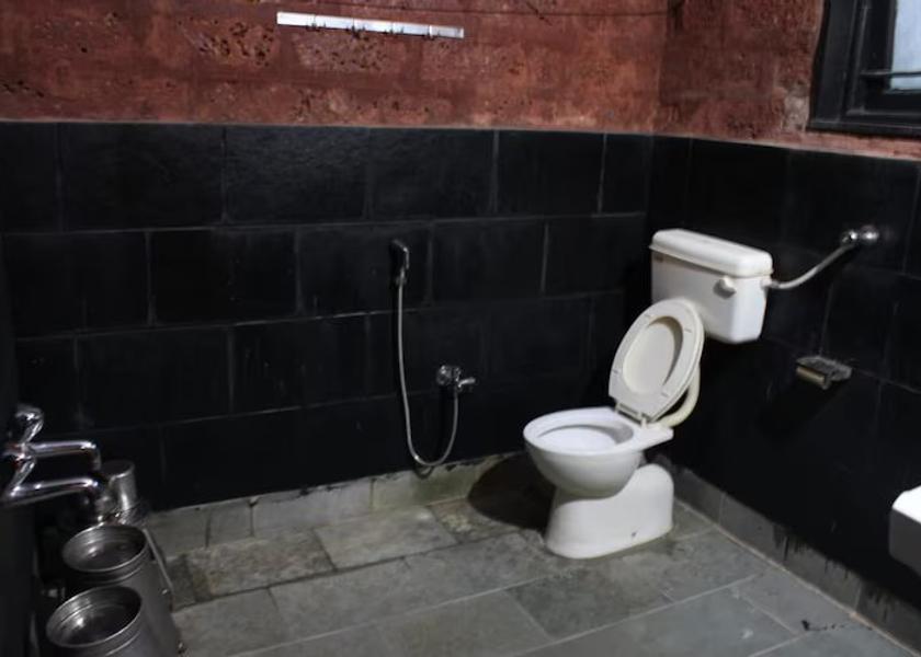 Maharashtra Ganpatipule Super Deluxe Non AC Room ( Triple Bed )