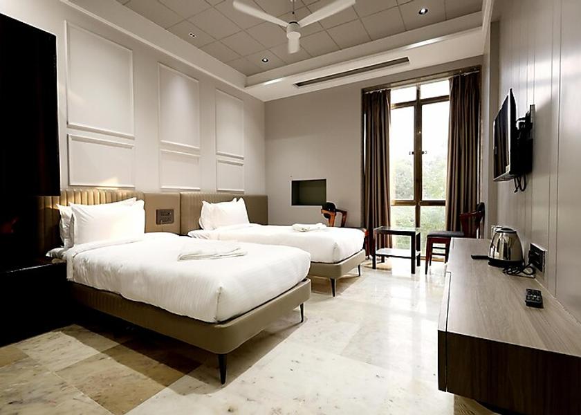 Maharashtra Ichalkaranji Deluxe AC Room With Twin Bed