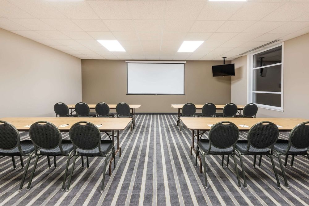 Quebec Mont-Laurier Meeting Room