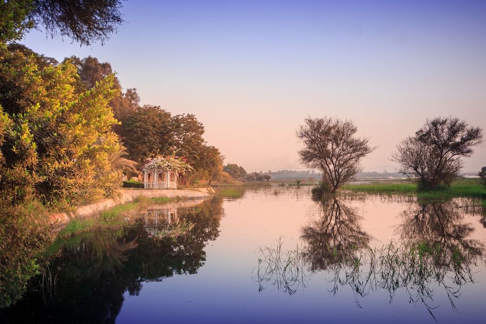  Luxor Lake