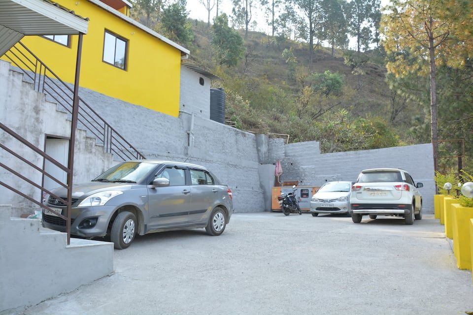 Uttarakhand Lansdowne Parking Photo