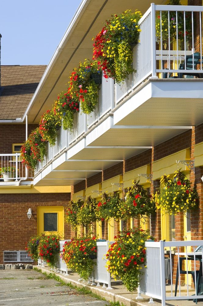 Quebec Sherbrooke Porch