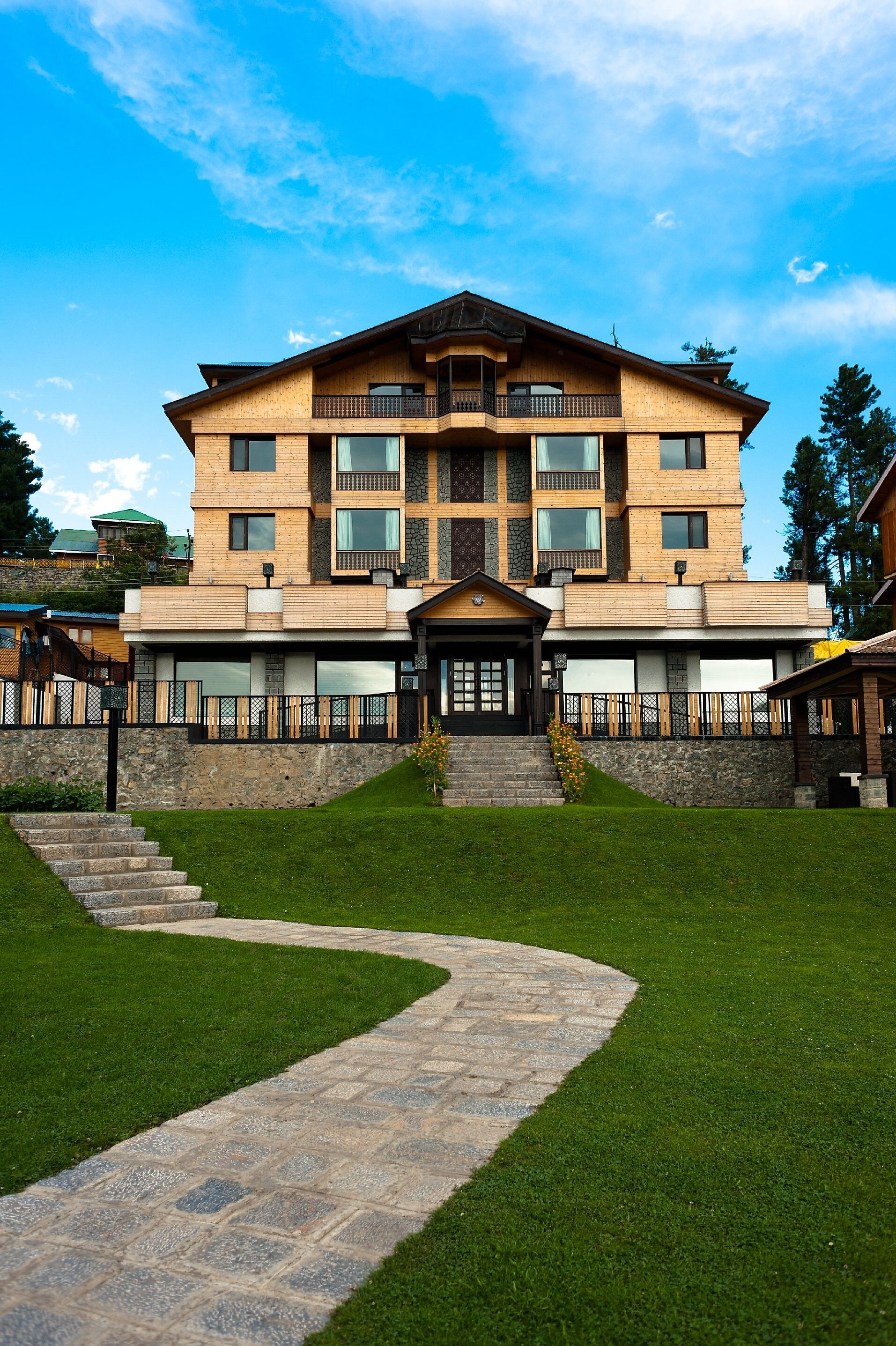 Jammu and Kashmir Gulmarg Hotel Exterior