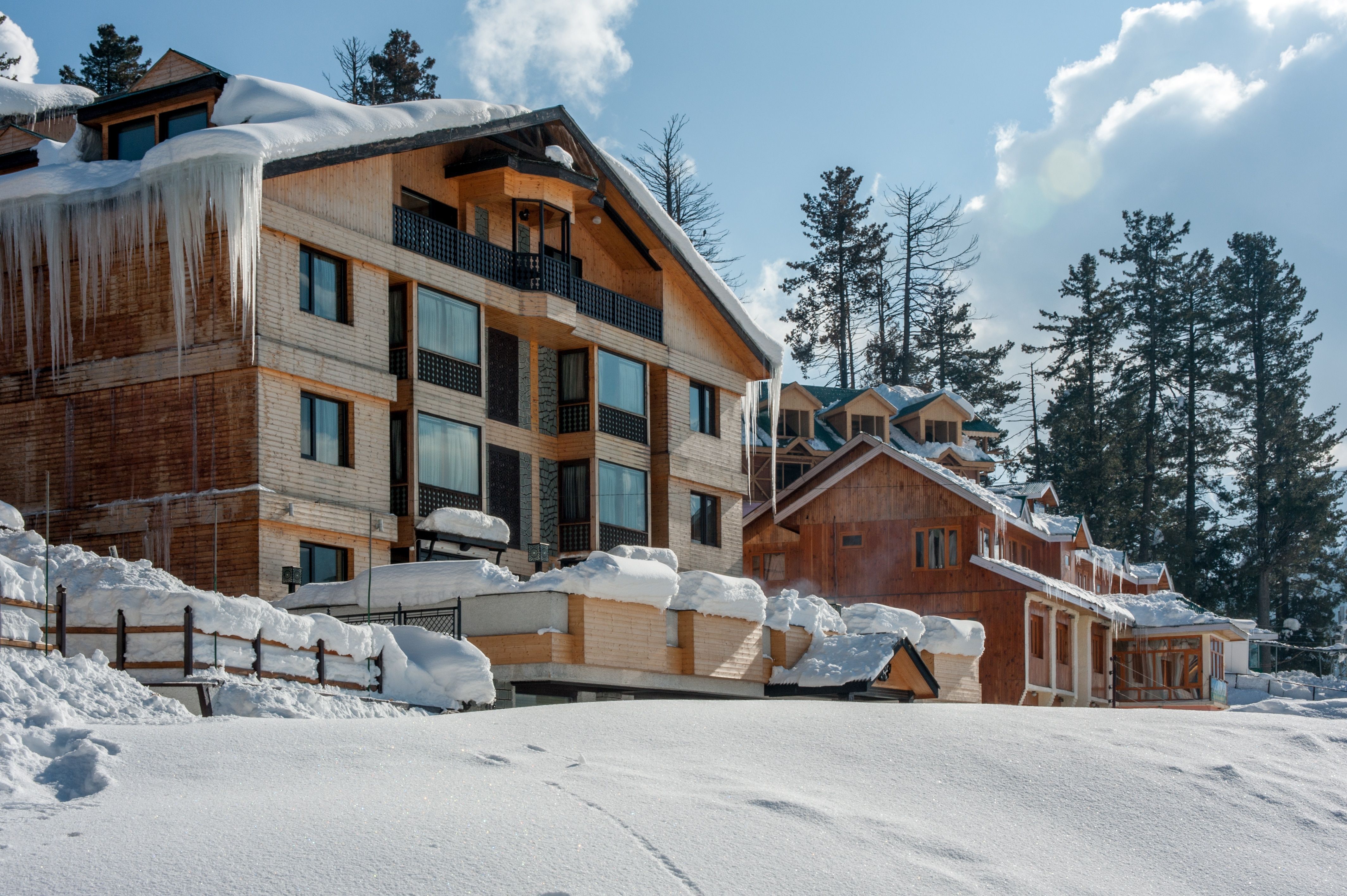 Jammu and Kashmir Gulmarg Hotel Exterior