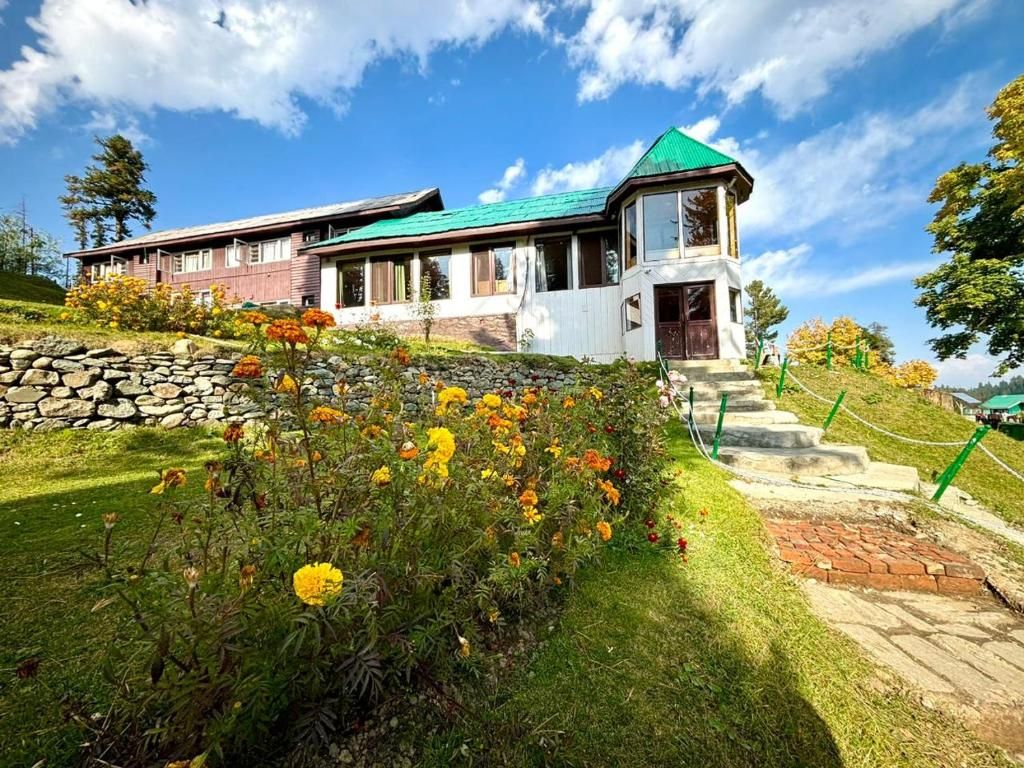 Jammu and Kashmir Gulmarg Hotel Exterior