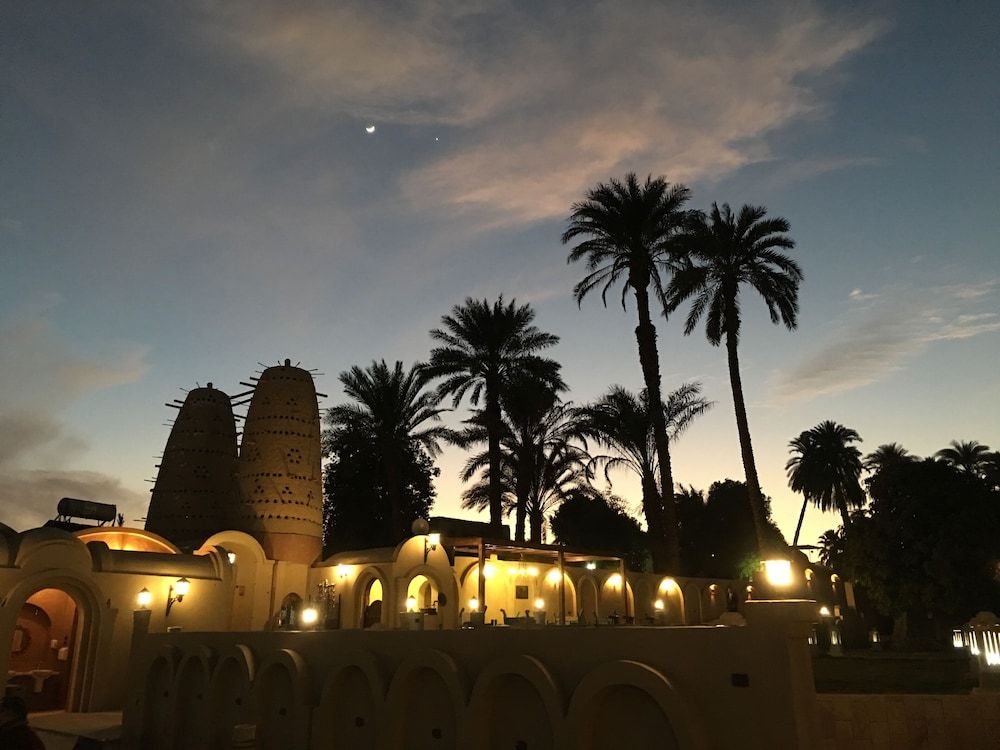  Luxor Exterior Detail