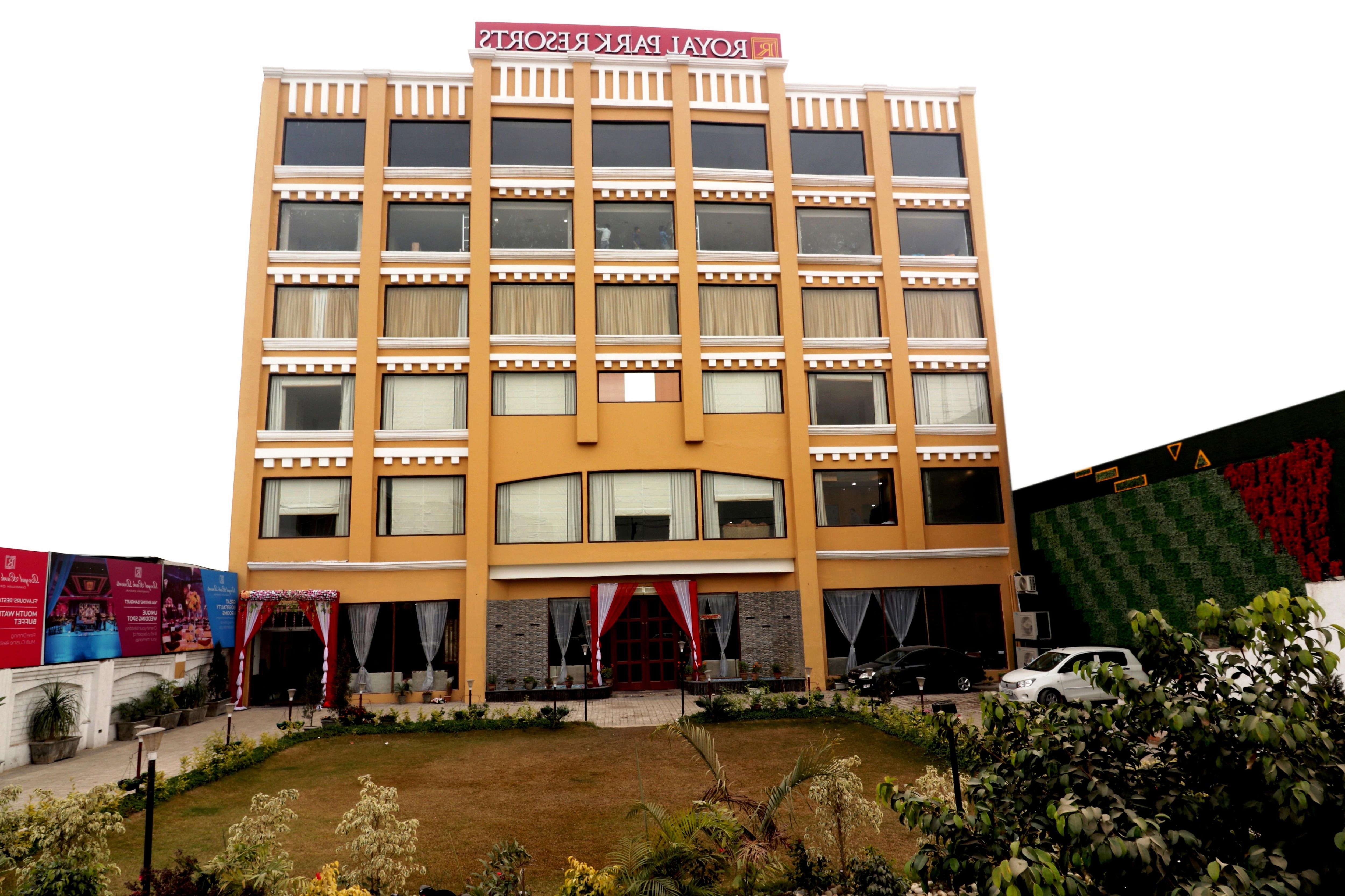 Punjab Zirakpur Hotel Exterior