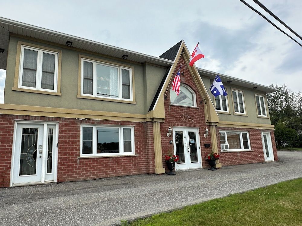 Quebec Sherbrooke Facade