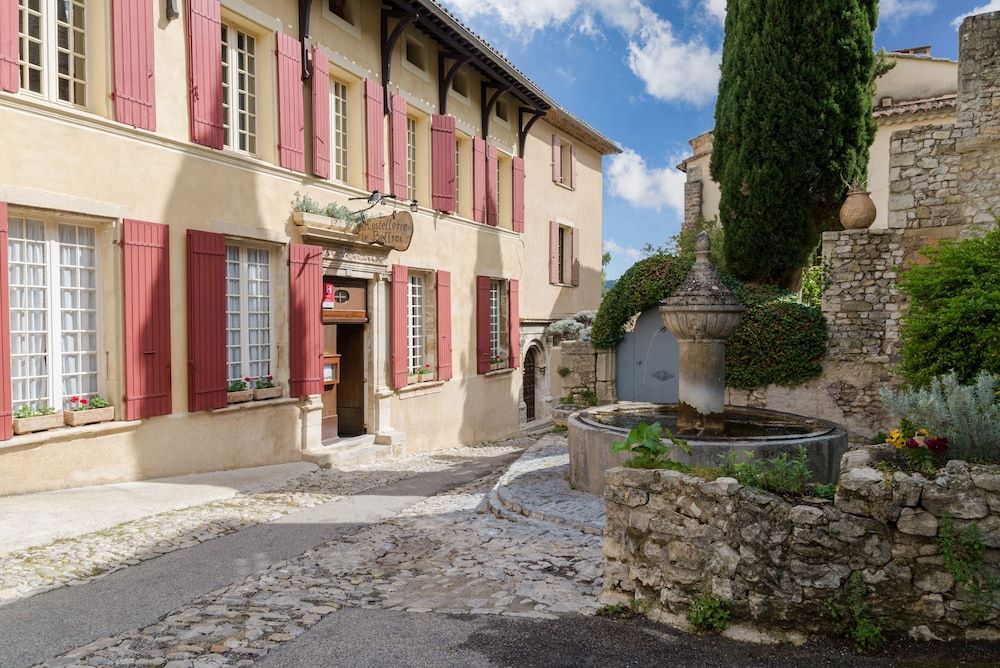 Provence - Alpes - Cote d'Azur Vaison-la-Romaine Facade