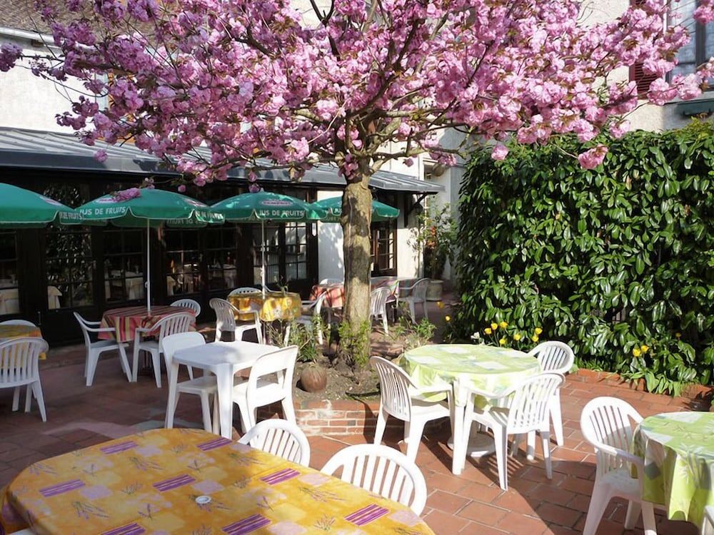 Bourgogne-Franche-Comte Auxerre Terrace