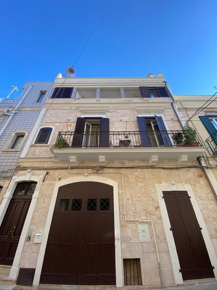 Puglia Conversano Facade