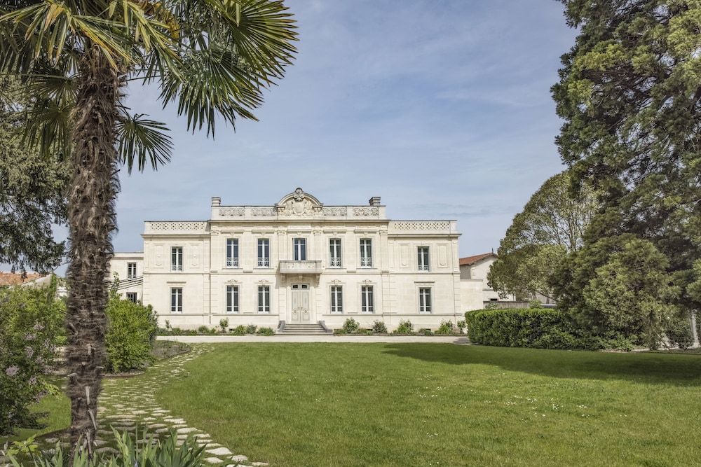 Nouvelle-Aquitaine Cognac Facade