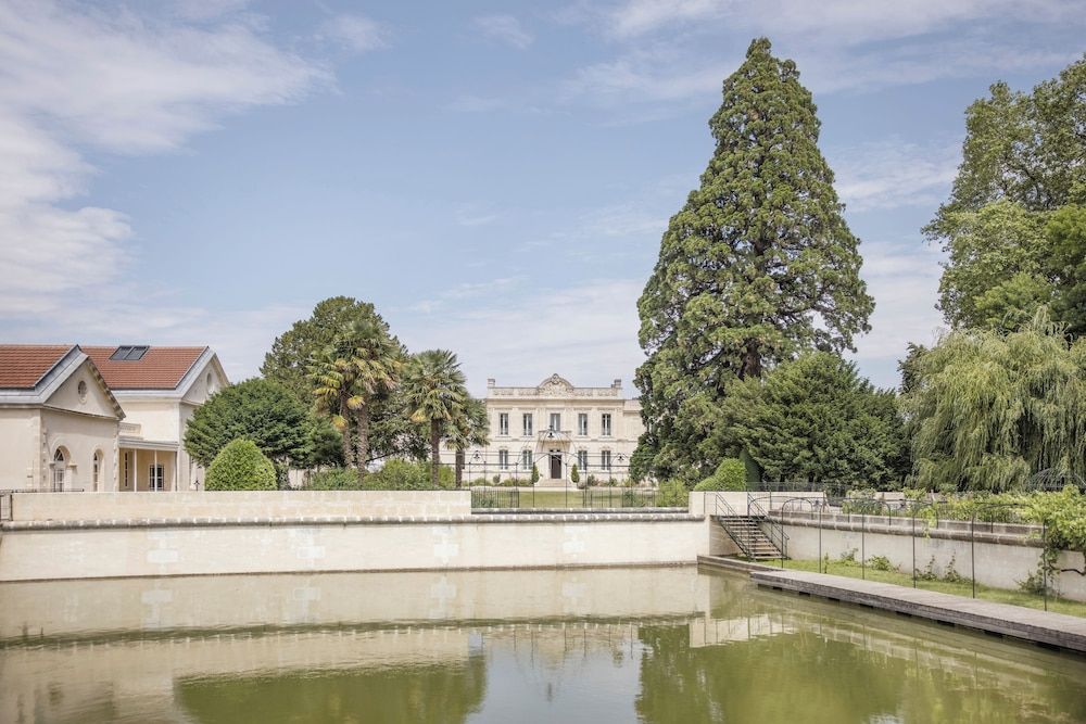 Nouvelle-Aquitaine Cognac Facade