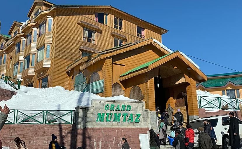 Jammu and Kashmir Gulmarg Hotel Exterior