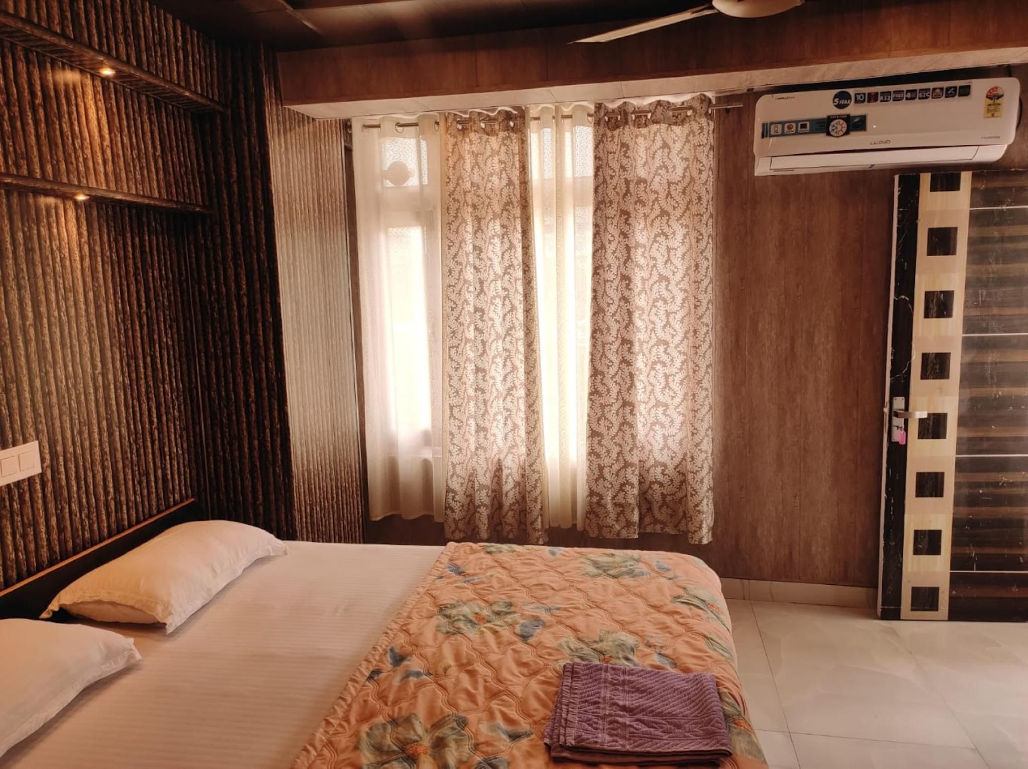 Himachal Pradesh Mandi Deluxe Double Bedroom