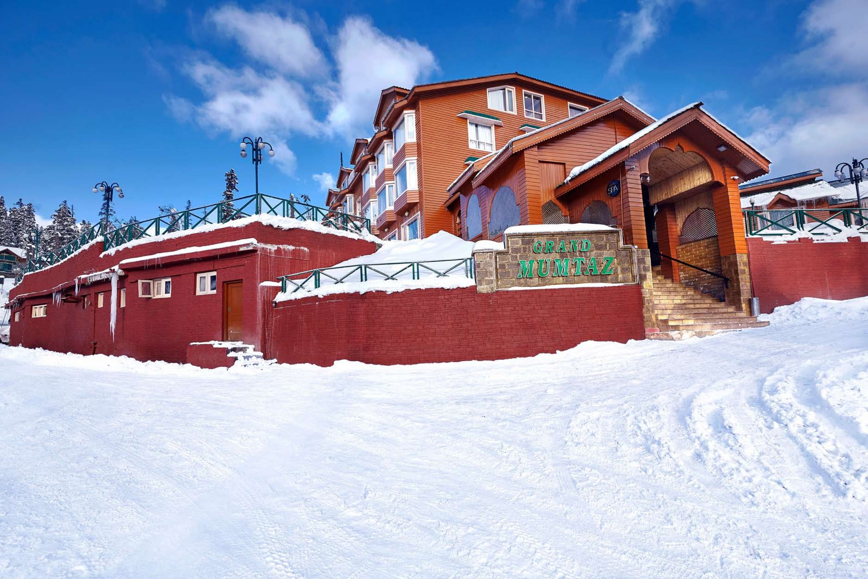 Jammu and Kashmir Gulmarg Hotel Exterior