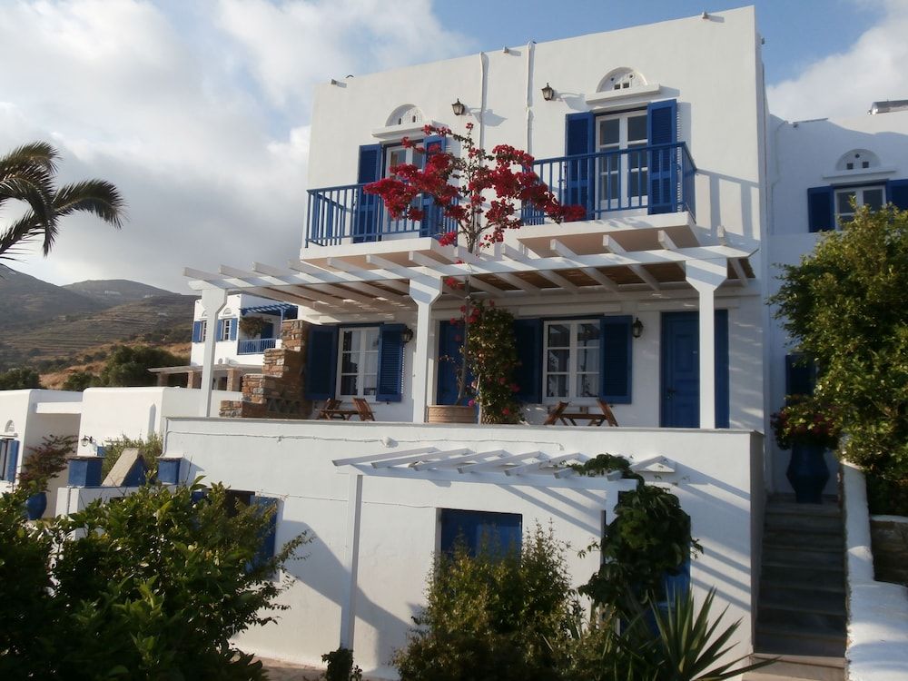  Tinos Facade