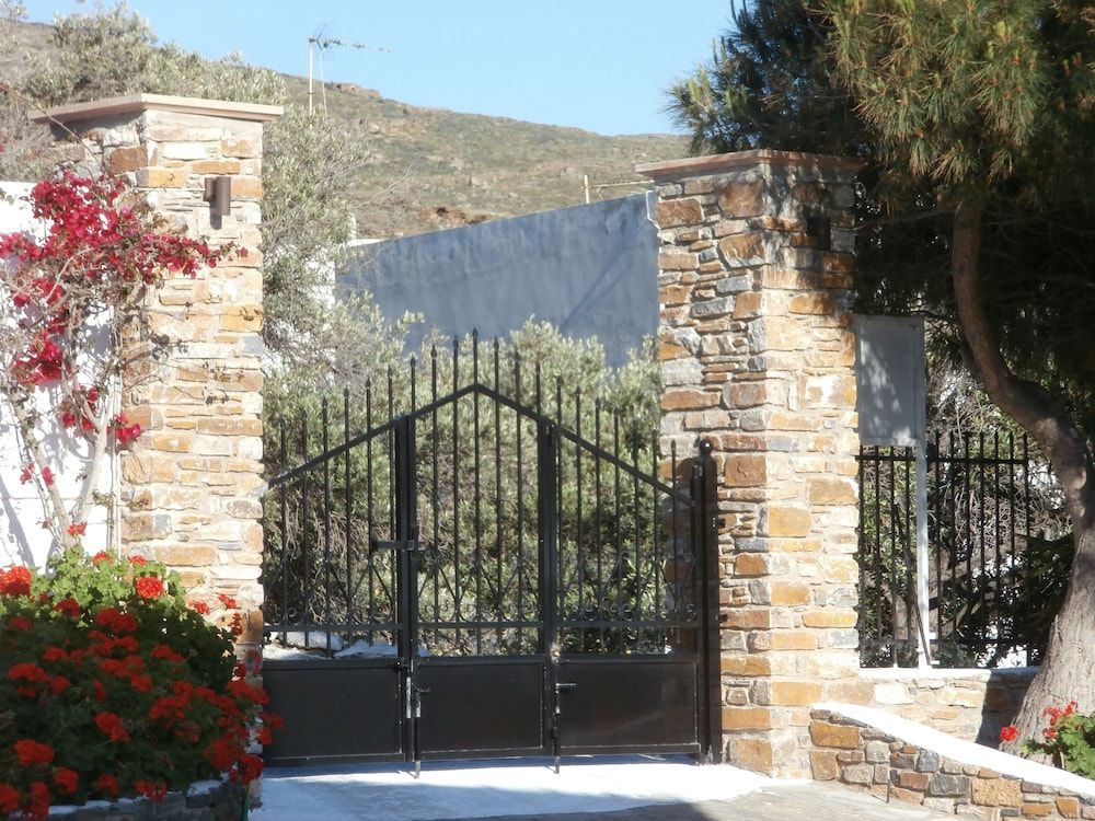  Tinos Entrance