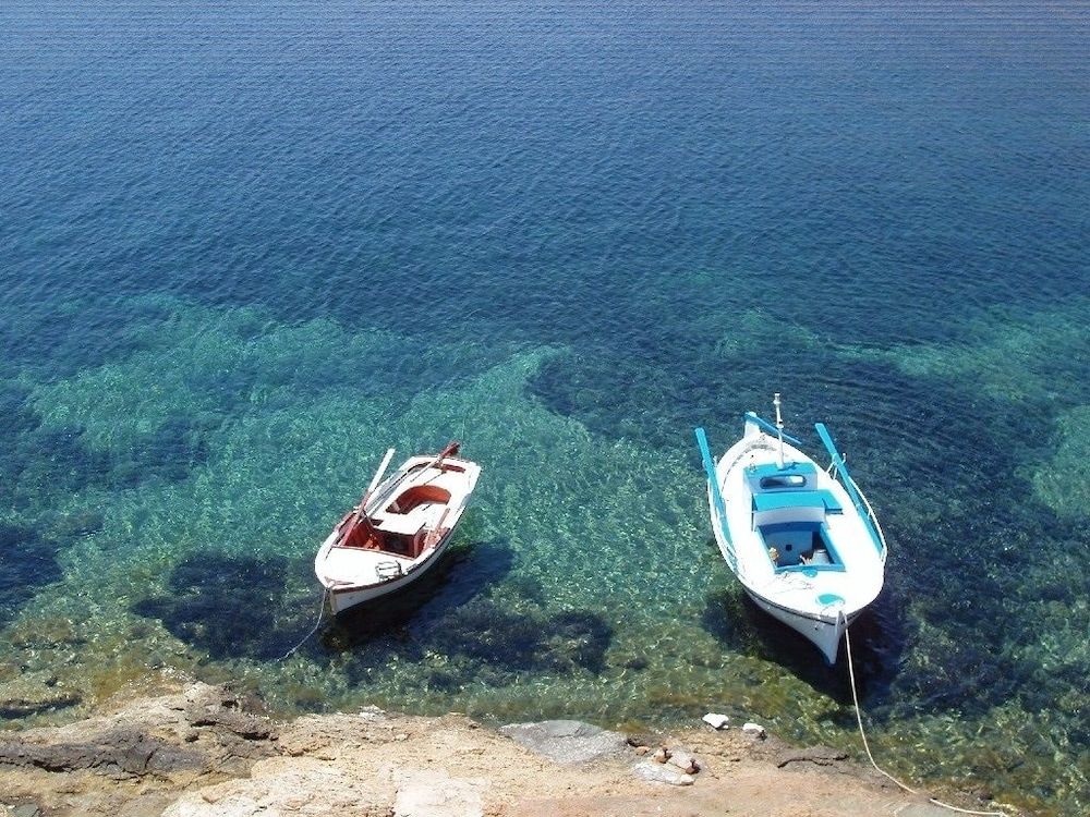  Tinos Beach