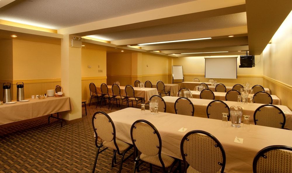 Quebec Mont-Laurier Meeting Room