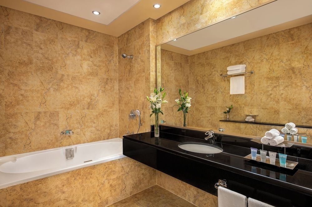Two-Bedroom family suite - Free daily shuttle bus to Yas attractions, Yas Mall and Grand Mosque