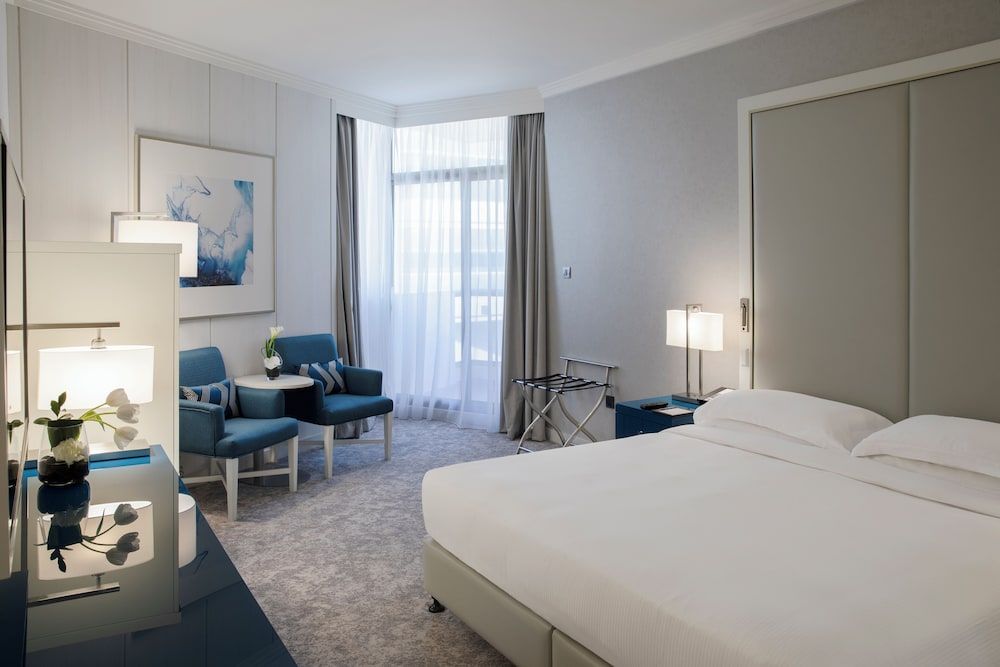 Beach Rotana Room, Balcony (Guest Room, King Bed) 3