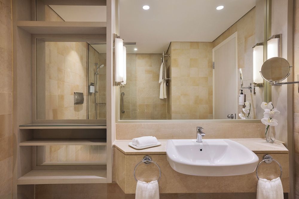 Beach Rotana Room, Balcony (Guest Room, King Bed) 4