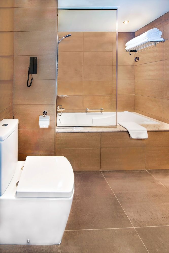 Le Méridien Abu Dhabi Resort Deluxe Room, 2 Twin Beds, City View 8