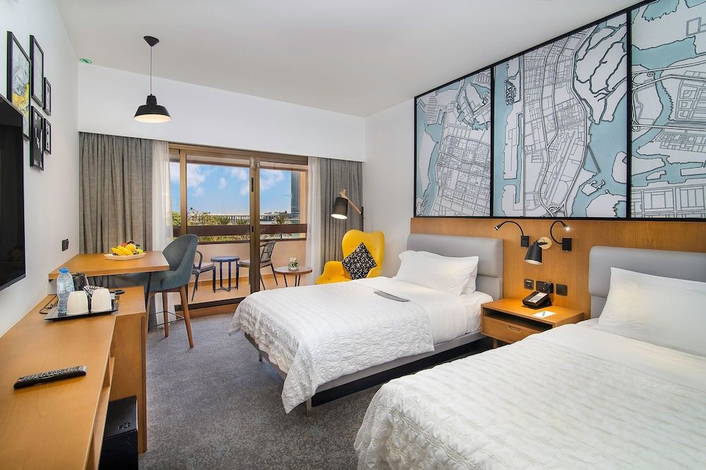 Le Méridien Abu Dhabi Resort Deluxe Room, 2 Twin Beds, City View