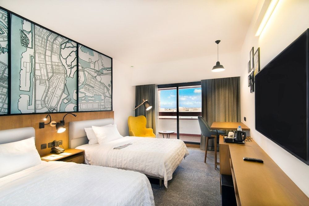 Le Méridien Abu Dhabi Resort Deluxe Room, 2 Twin Beds, City View 3