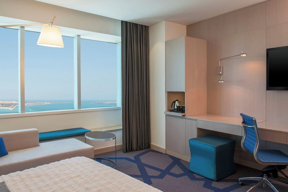 Le Royal Meridien Abu Dhabi Room, 1 King Bed, Non Smoking, City View (Corner) 10