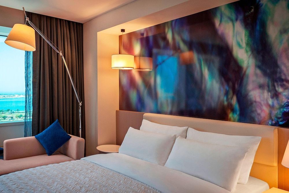 Le Royal Meridien Abu Dhabi Room, 1 King Bed, Non Smoking, City View (Corner) 2
