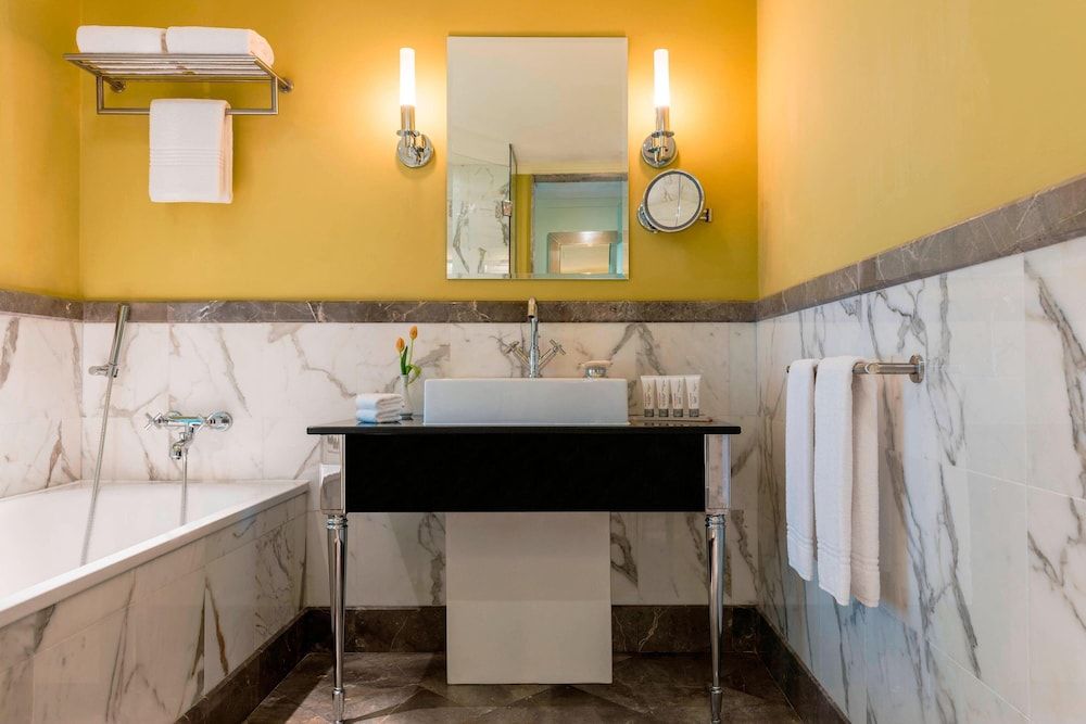 Le Royal Meridien Abu Dhabi Room, 1 King Bed, Non Smoking, City View (Corner) 6