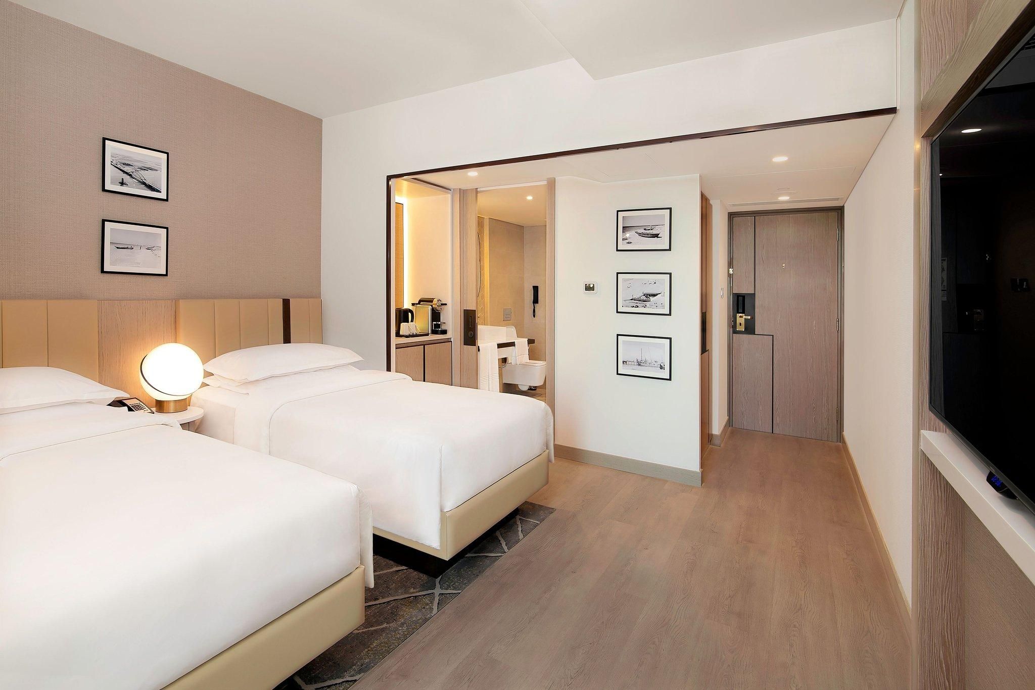 undefined Sheraton Abu Dhabi Hotel & Resort 10