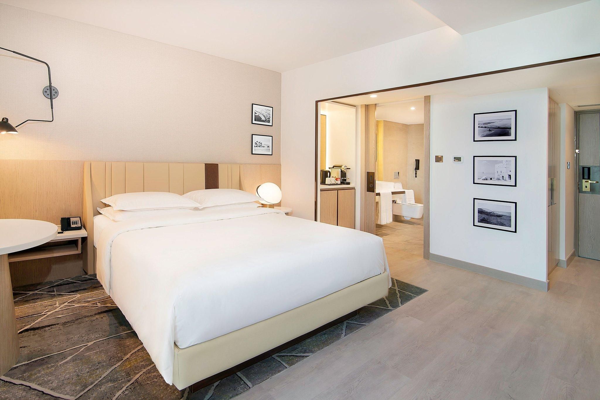 Club Room, Club lounge access, Club Guest room, 2 Twin, City view