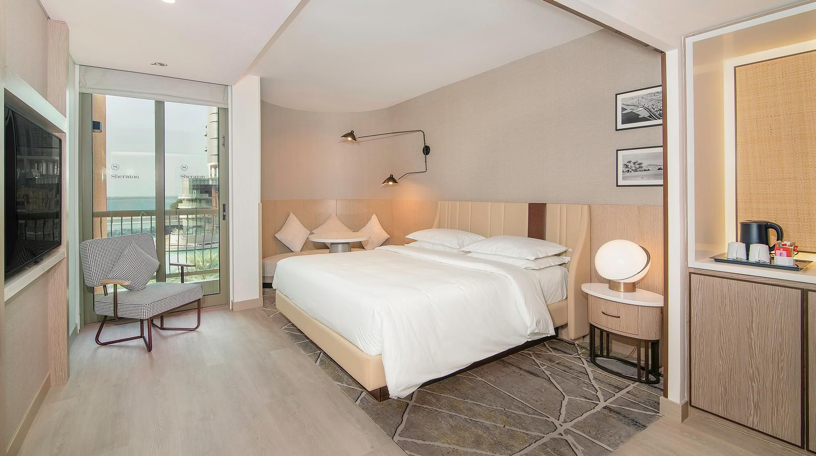 Club Room, Club lounge access, Guest room, 1 King, Resort view