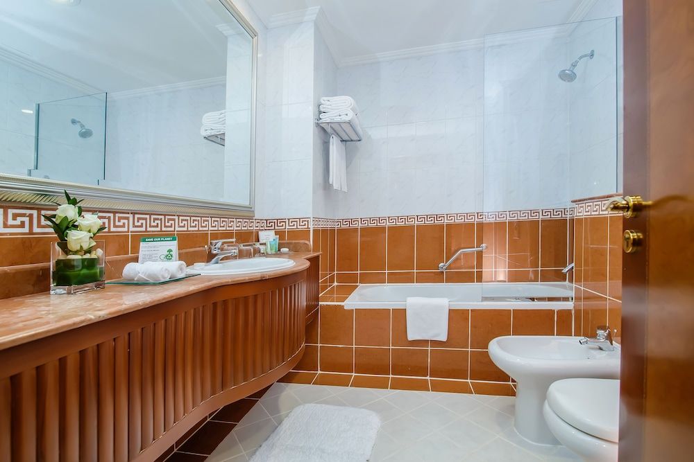 Grand Excelsior Hotel Bur Dubai Deluxe Room 19
