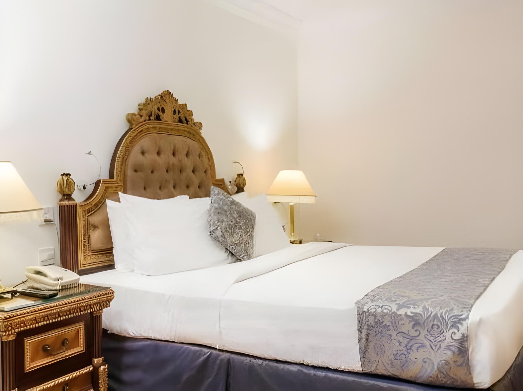 Grand Excelsior Hotel Bur Dubai Deluxe Room 17