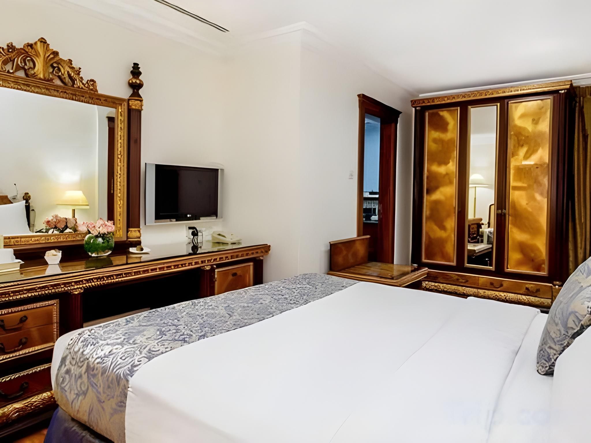 Grand Excelsior Hotel Bur Dubai Deluxe Room 14