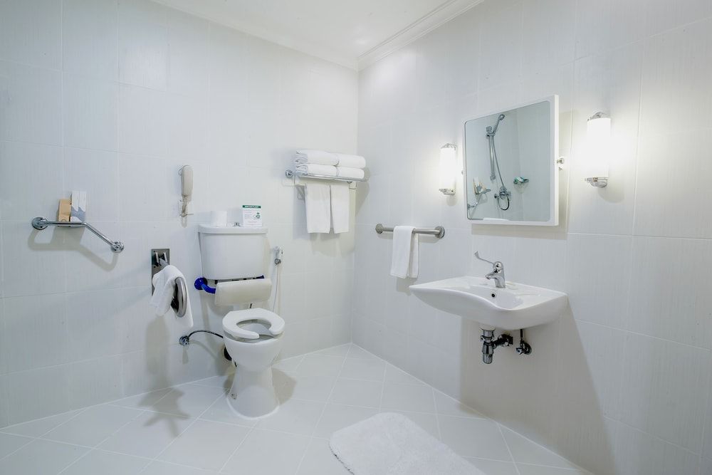 Grand Excelsior Hotel Bur Dubai Deluxe Room 4