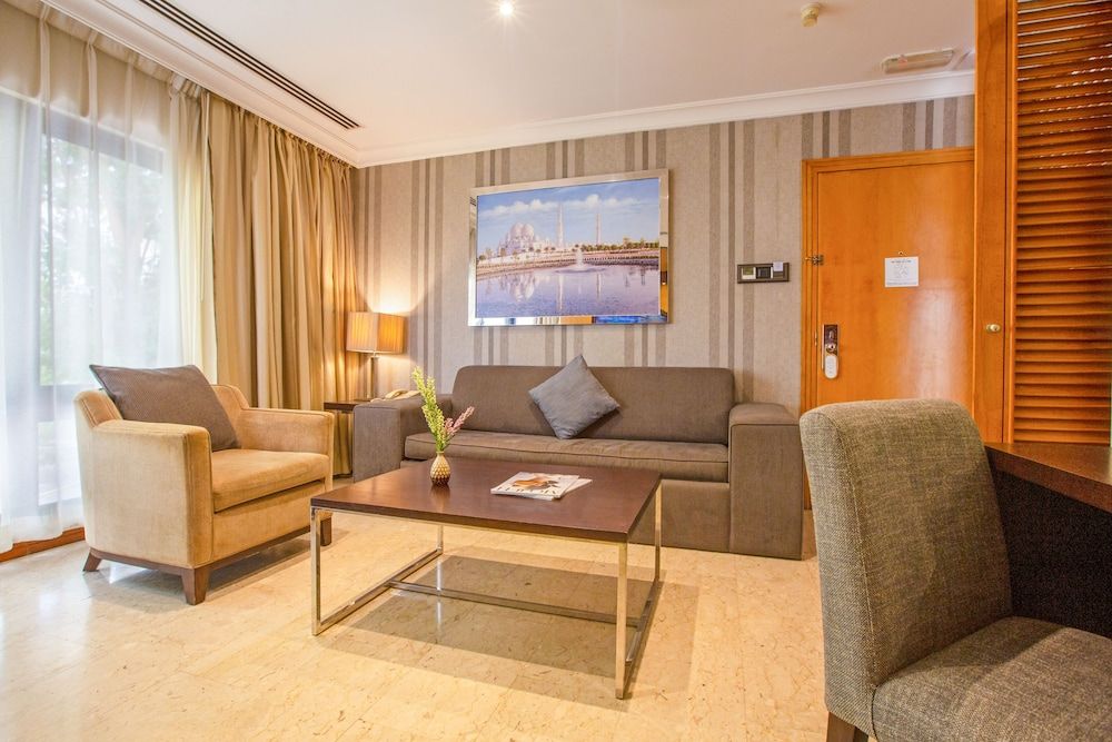Dubai Marine Beach Resort & Spa Junior Suite 5