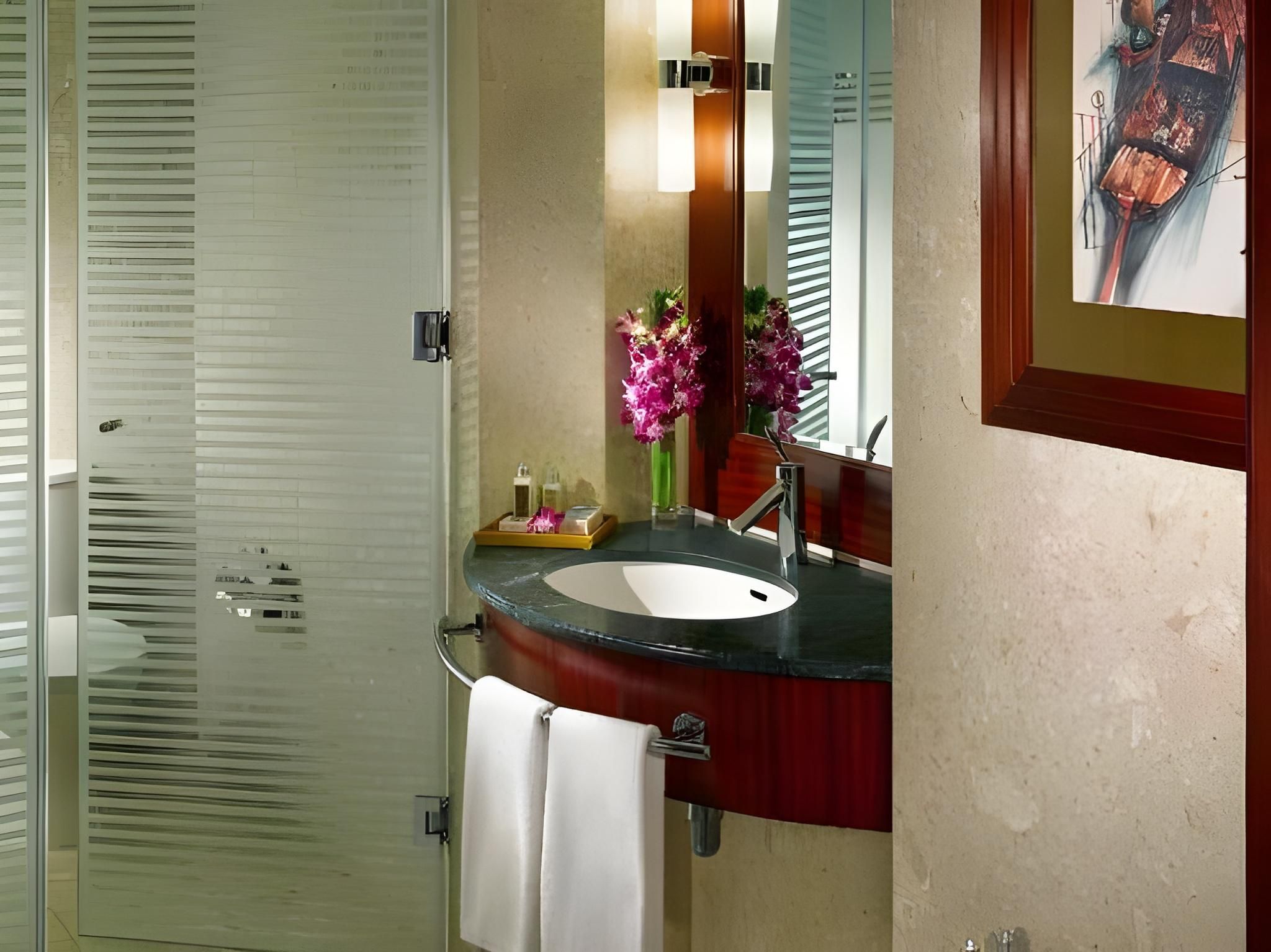 Dusit Thani Dubai Deluxe Twin Bed 10