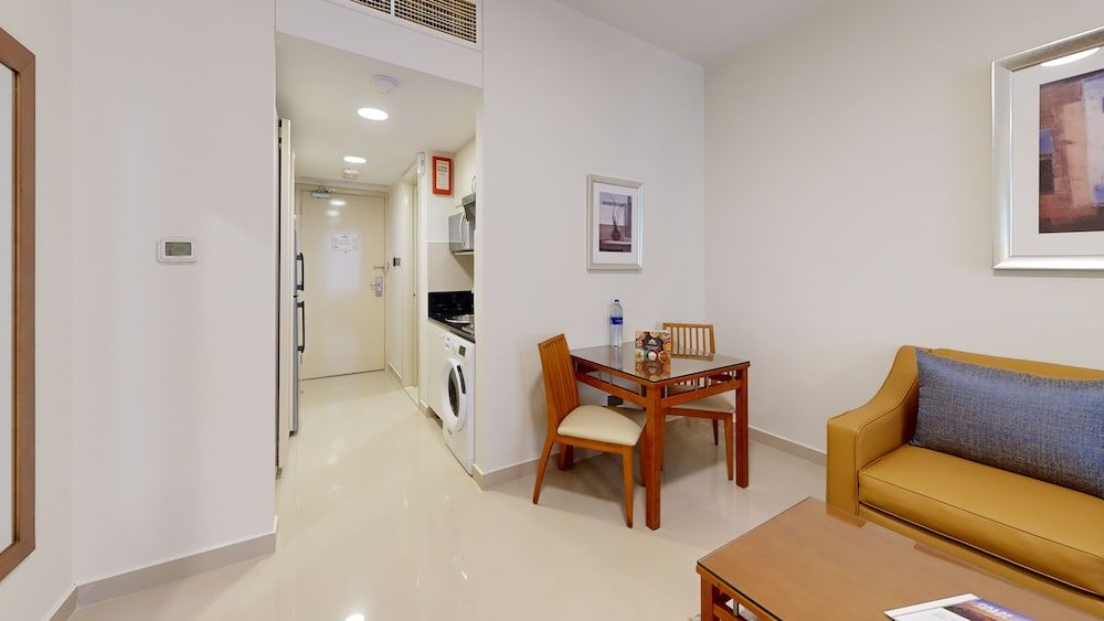Golden Sands 5 Hotel Apartment Deluxe Studio, 2 Twin Beds, Balcony, City View 7