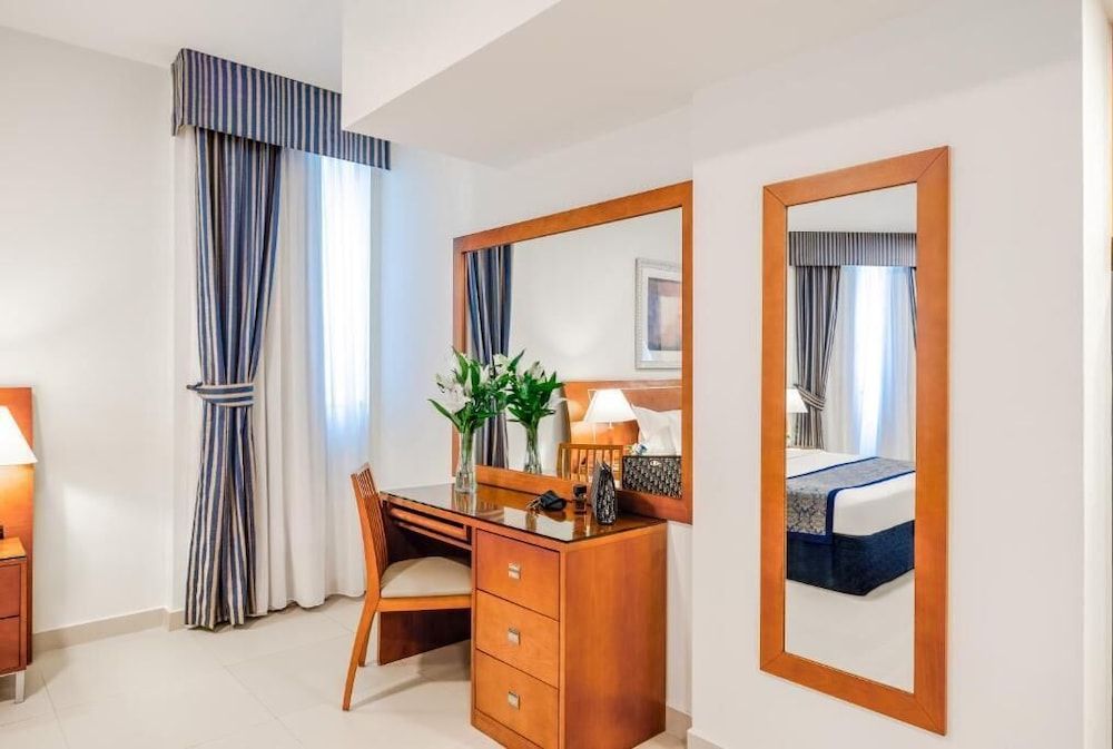 Golden Sands 5 Hotel Apartment Deluxe Studio, 2 Twin Beds, Balcony, City View 3