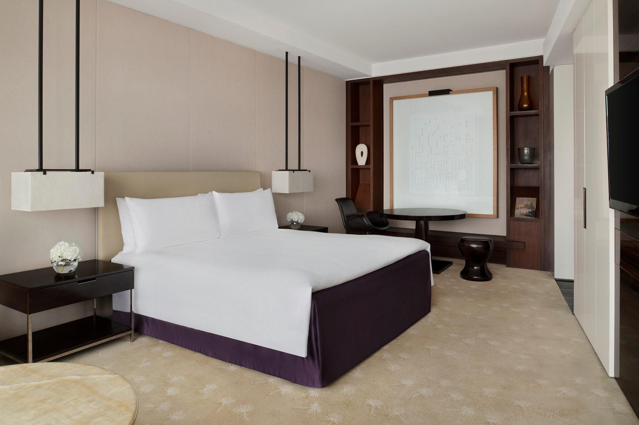 1 King Premium Club Lounge Accessible