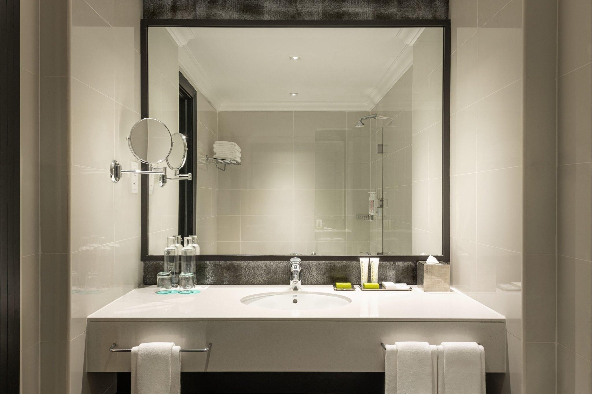 Deluxe Sea View, Guest room, 1 King, Balcony