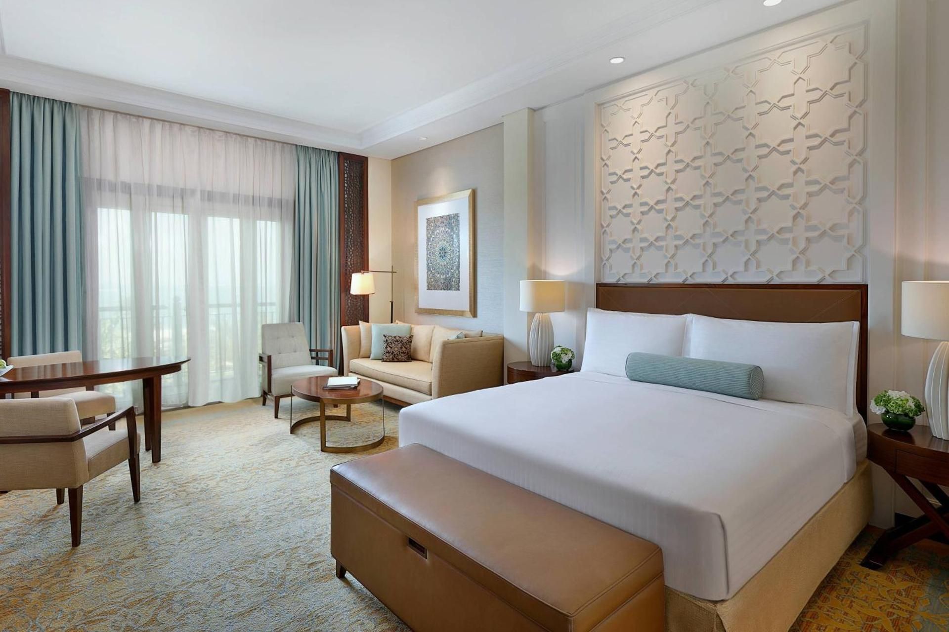 Family room, Bedroom 1: 1 King, Bedroom 2: 2 Queen, Balcony: 2